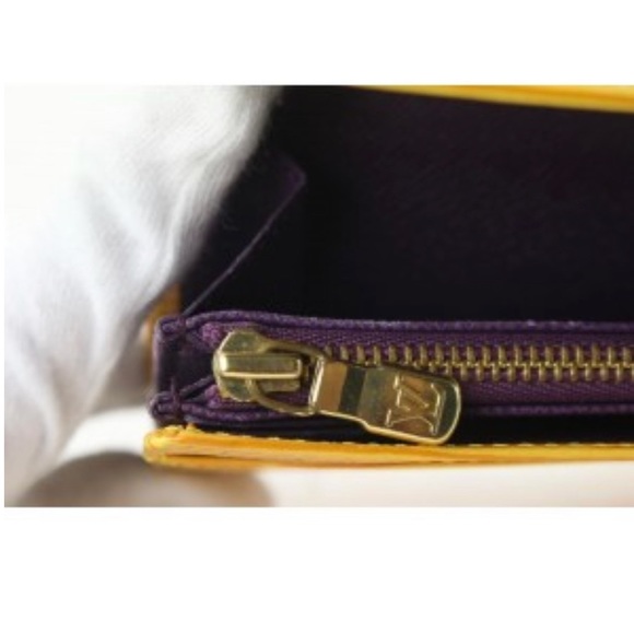 Louis Vuitton Epi Porte Monnaie Billets Tresor Leather Bifold Wallet - Picture 14 of 16